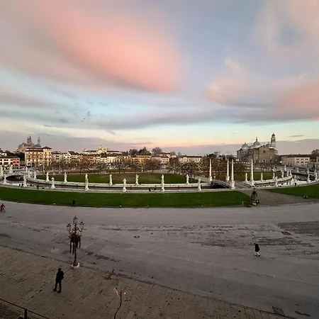Апартаменты Wonderful Prato Della Valle Free Parking