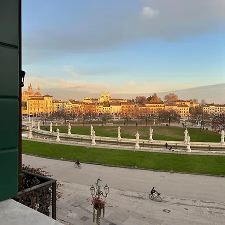 Wonderful Prato Della Valle Free Parking 아파트