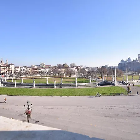 Wonderful Prato Della Valle Free Parking Lägenhet