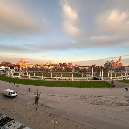 Wonderful Prato Della Valle Pádua